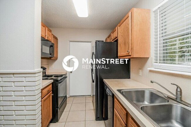 Building Photo - 3 Bedroom Pet-Friendly Home in Jacksonville, FL with Main Street Renewal