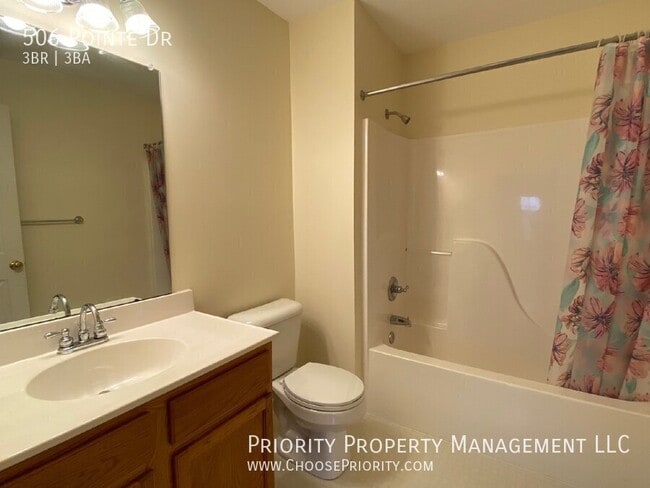 Building Photo - 506 Pointe Dr