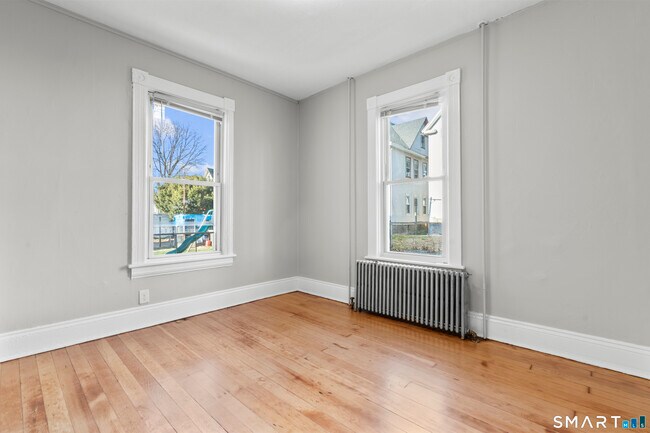 Building Photo - 394 Gregory St