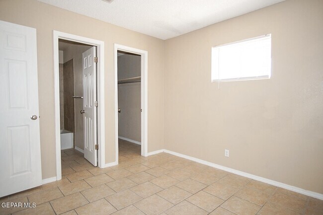 Building Photo - 8612 Lawson St