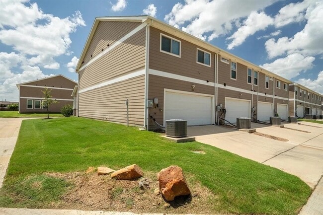 Building Photo - 3300 Becker Dr
