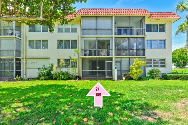 Building Photo - 681 S Hollybrook Dr