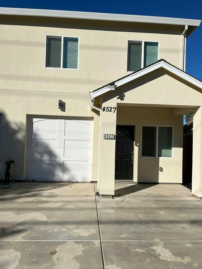 Building Photo - 4527 14th Ave