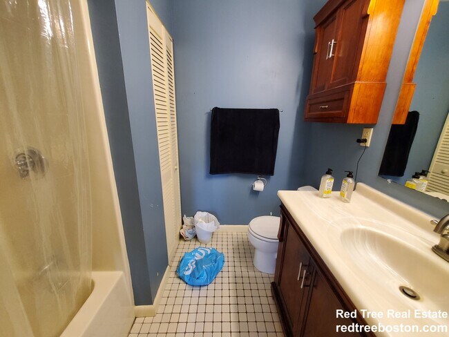 Building Photo - 23 Elm St