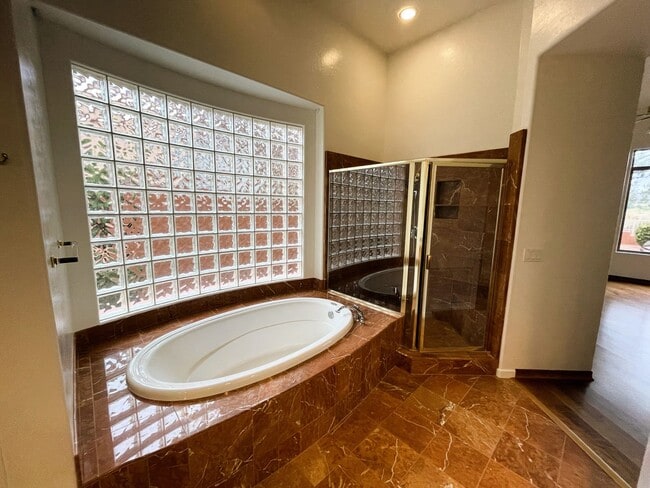 Building Photo - HOUSE - SEDONA - 4 BEDROOM HOME