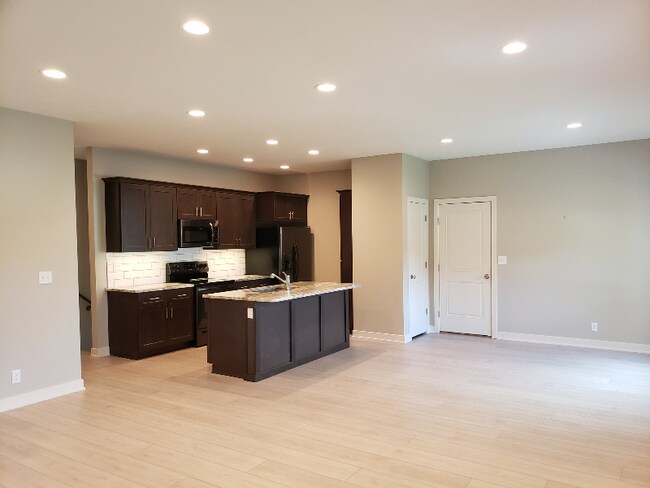 Building Photo - 3515 Holmes Park Rd