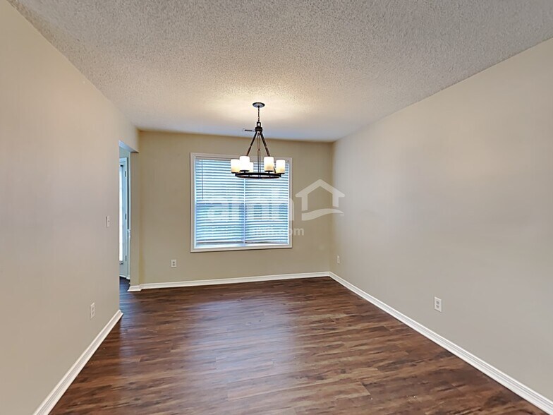 Building Photo - 611 Waterford Ln