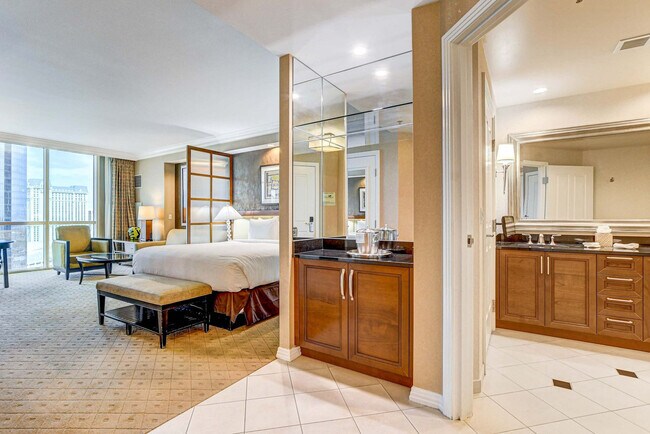 Building Photo - 135 E Harmon Ave