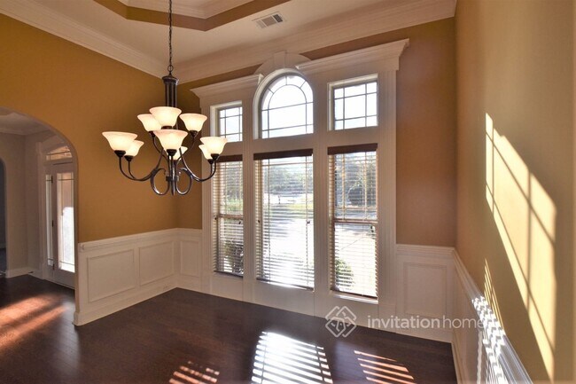 Building Photo - 300 Everly Cir