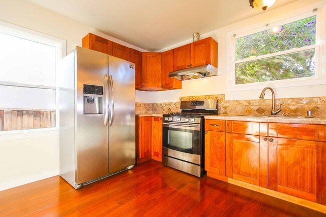 Building Photo - Charming 3 Bed, 2 bath in the East Foothills