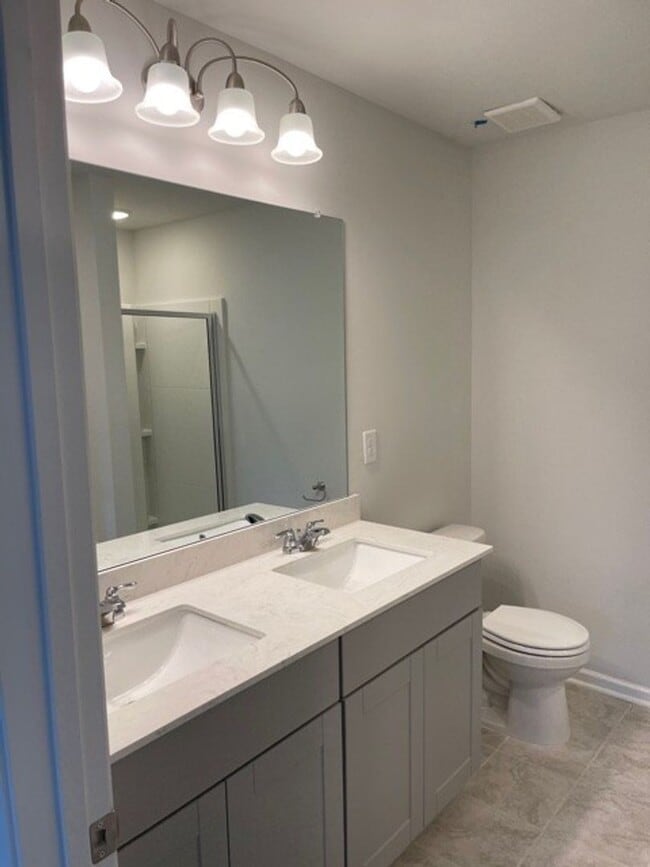 Building Photo - Stunning condo is South Murfreesboro