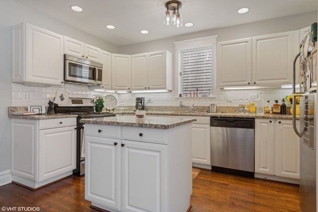 Building Photo - 2224 W Melrose St