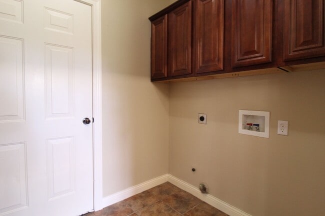 Building Photo - designed for comfort : 3 Bedroom 2 Bath