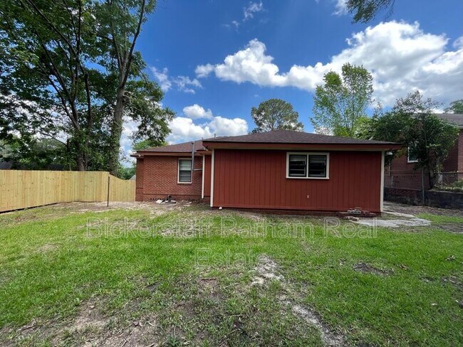 Building Photo - 2911 Gardenia St