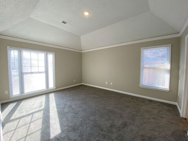 Building Photo - 4 bed, 2 bath in Cordova with ss appliance...