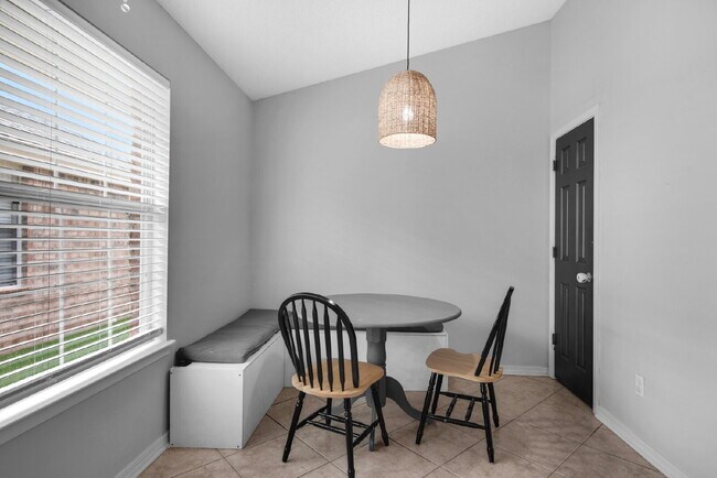 Building Photo - 9761 Leeward Way