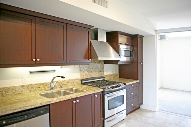 Building Photo - 940 E Civic Center Dr