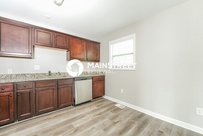 Building Photo - 3 Bedroom Pet-Friendly Home in Stone Mountain, GA with Main Street Renewal