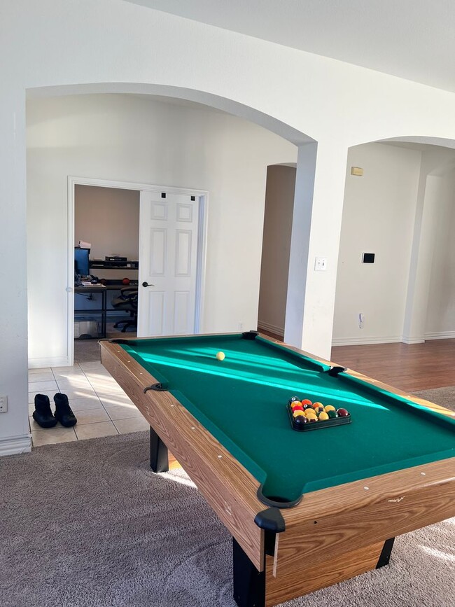 Building Photo - 1158 Beechwood Ln