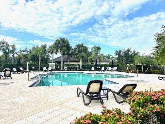 Building Photo - 2/2 UNFURNISHED - ADORABLE BUNGALOW- WITH GARAGE/GATED COMMUNITY