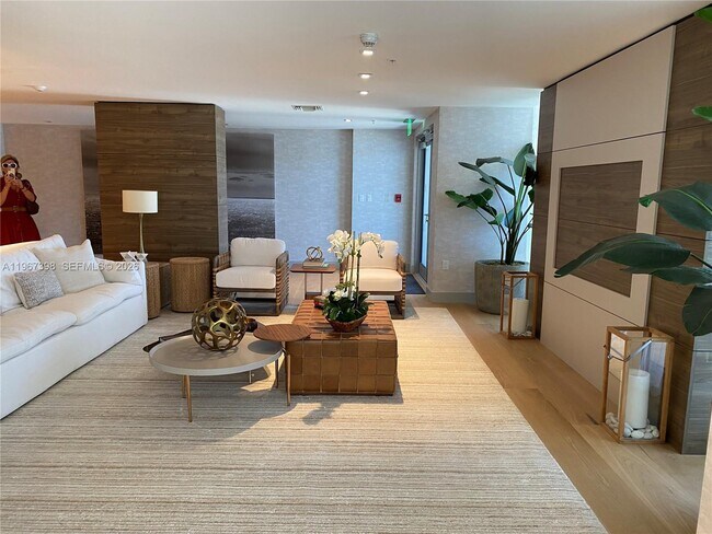 Building Photo - 9521 E Bay Harbor Dr