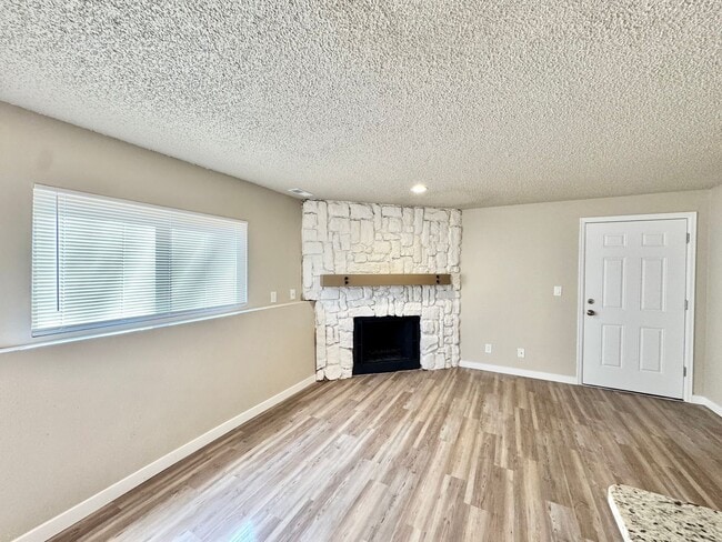 Building Photo - 351 Gahart Dr