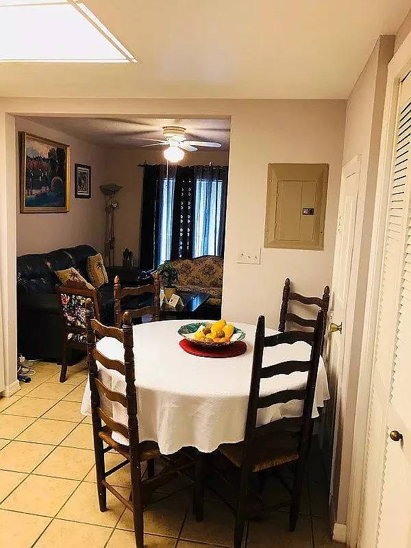 Building Photo - 634 Cohen Way