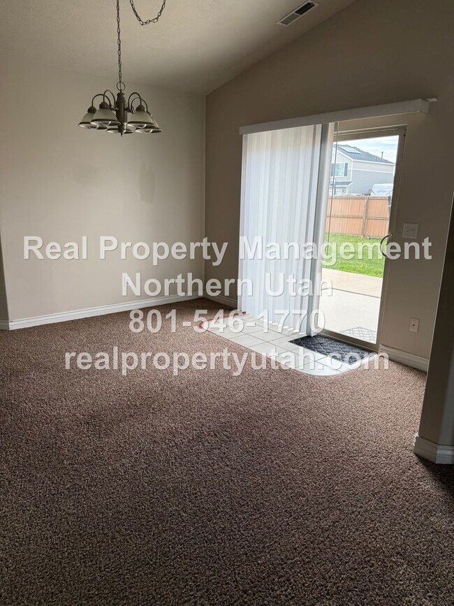 Building Photo - 3 Bedroom 2 Bath Home Now Available!