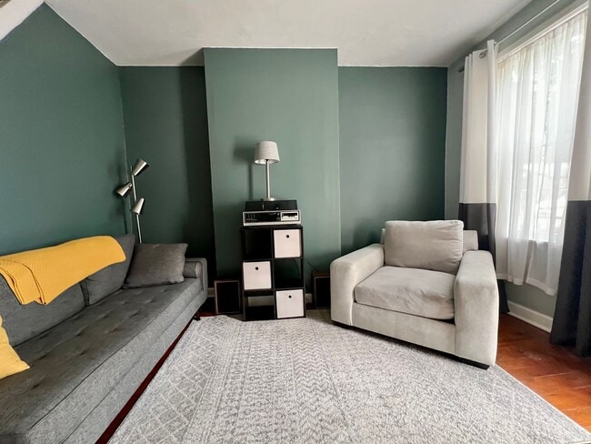 Building Photo - Stunning 2-Bedroom Townhouse in Manayunk! Available NOW!