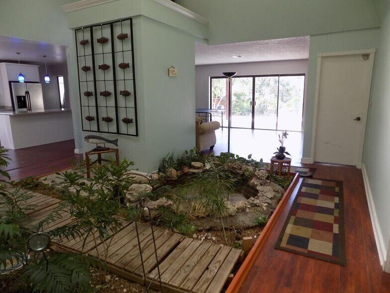 Building Photo - 9420 SW 49th Pl