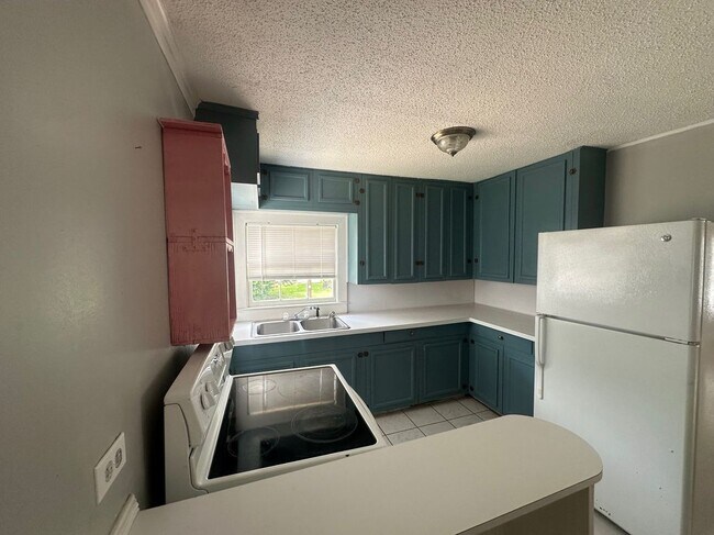 Building Photo - 605 Runnels Ave