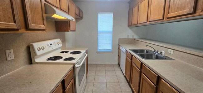 Building Photo - Cozy 2 Bedroom 2 Bath Duplex in Longview!