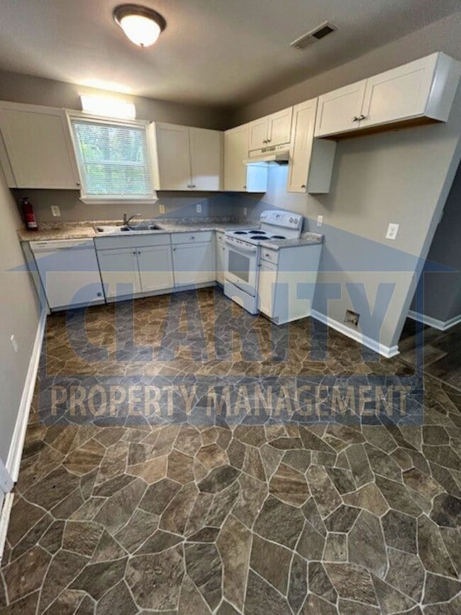 Building Photo - Two bedroom townhome in Hixson!