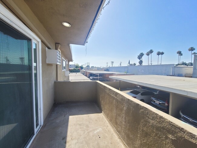Building Photo - 14609 Saticoy St