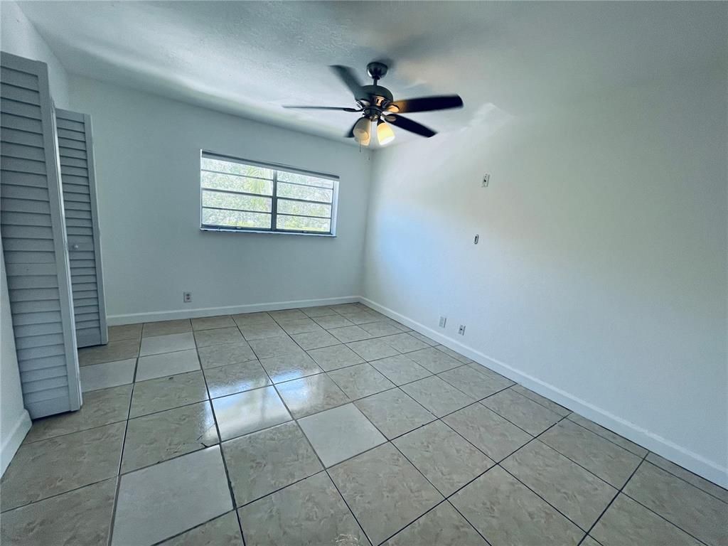 Building Photo - 825 NW 46th Ave