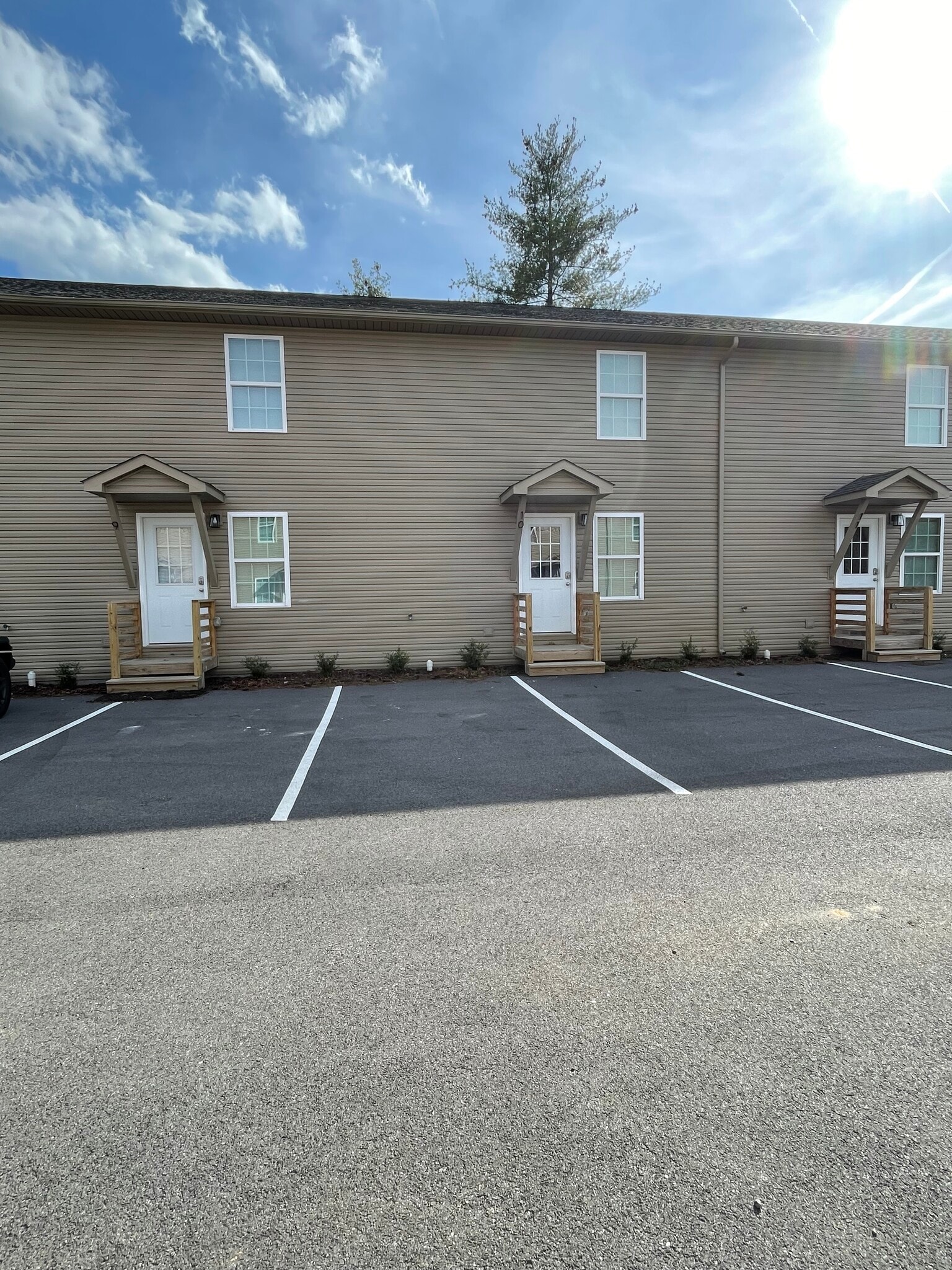 Building Photo - 640 Evans Rd