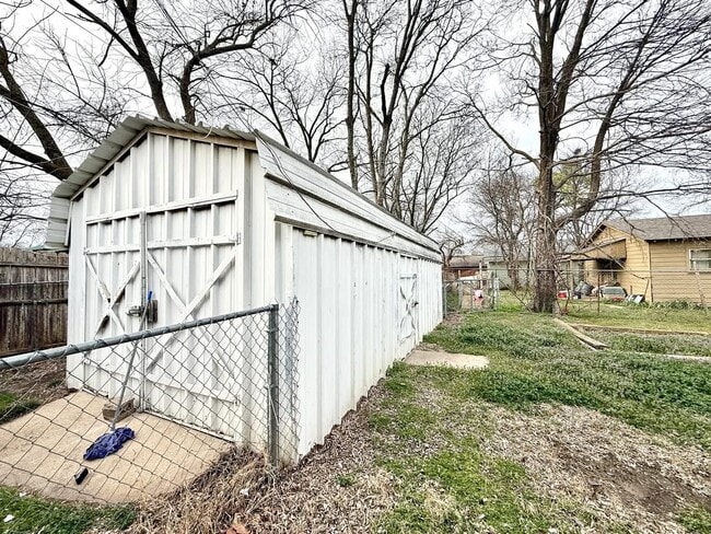 Building Photo - 1501 N Washington St