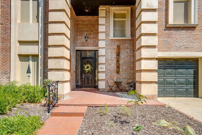 Building Photo - Private 4 Bedroom Retreat for Lease