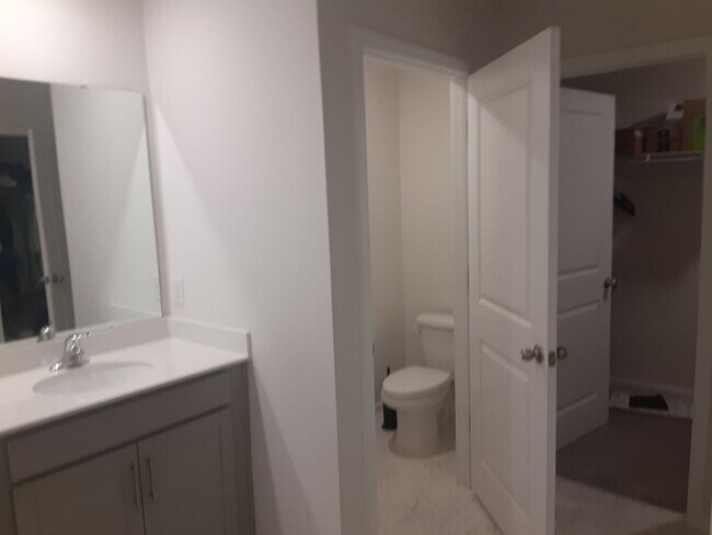 Building Photo - Charming Four Bedroom Home in Southeast Columbia!