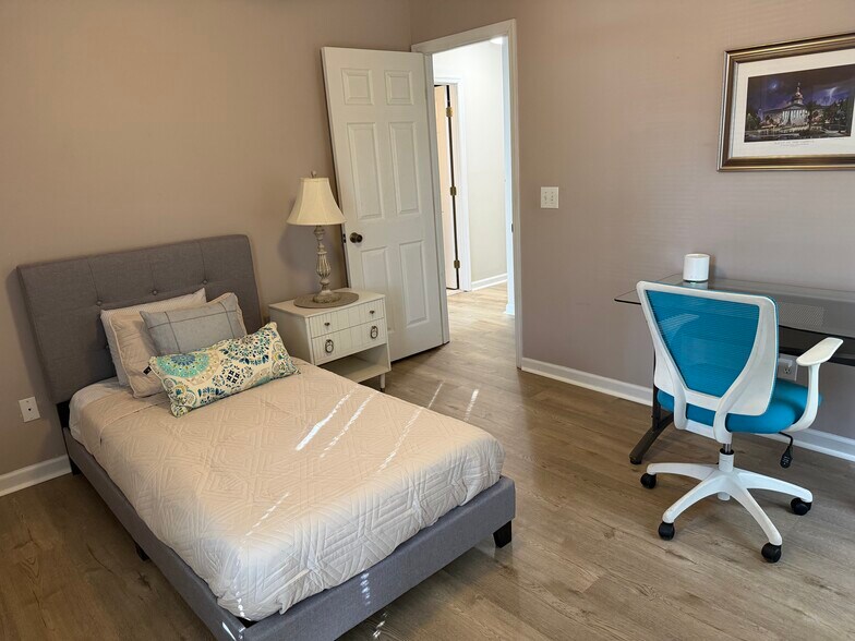 Building Photo - 105 Amick St