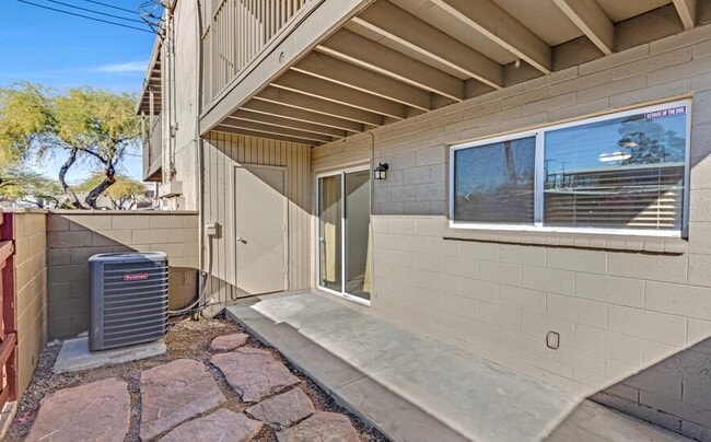 Building Photo - 2861 N Columbus Blvd