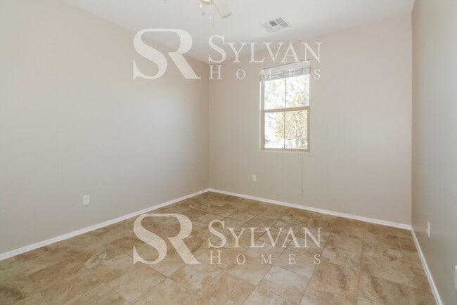 Building Photo - You will love this 3 bedroom 2 bathroom home!