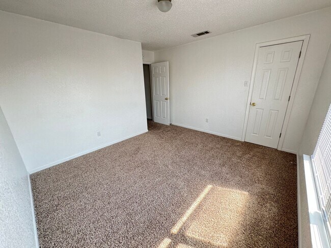 Building Photo - 1306 Monroe Loop