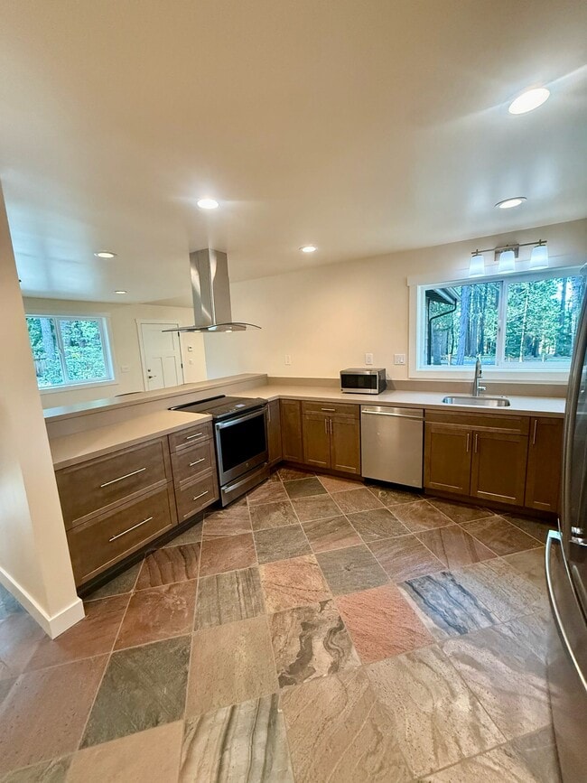 Building Photo - 13240 Loma Rica Dr