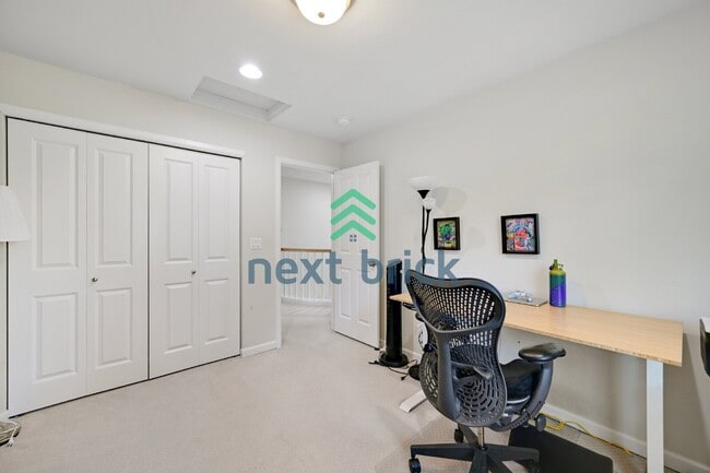 Building Photo - "Spacious 5-Bedroom Retreat with 3 Full Baths in Snohomish – 3,350 Sq Ft of Comfortable Living!"