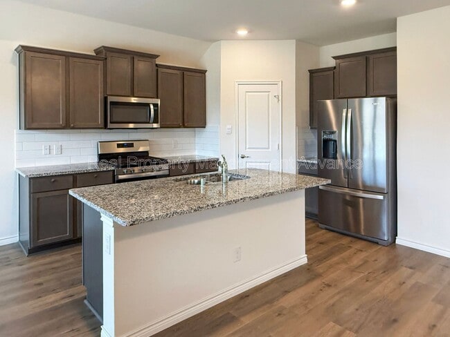 Building Photo - 1412 Blossom Ct Dr