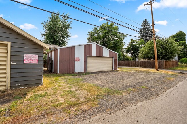 Building Photo - 4 bed 2 bath house with shop close to EWU!