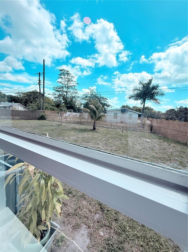 Building Photo - 1606 NW 12th Ave