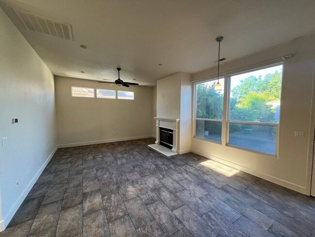 Building Photo - West Davis Four Bedroom Two Story Home ava...