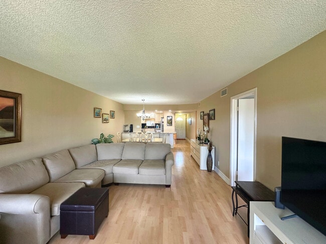 Building Photo - 8921 S Hollybrook Blvd